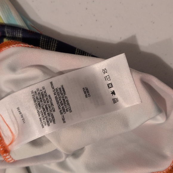 Columbia Razorback Built in Bra Moisture Wicking Workout Tank - Picture 3 of 6